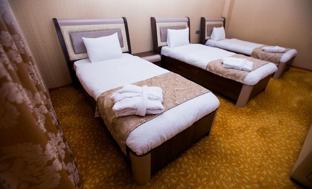 Astola Hotel Baku Exteriör bild