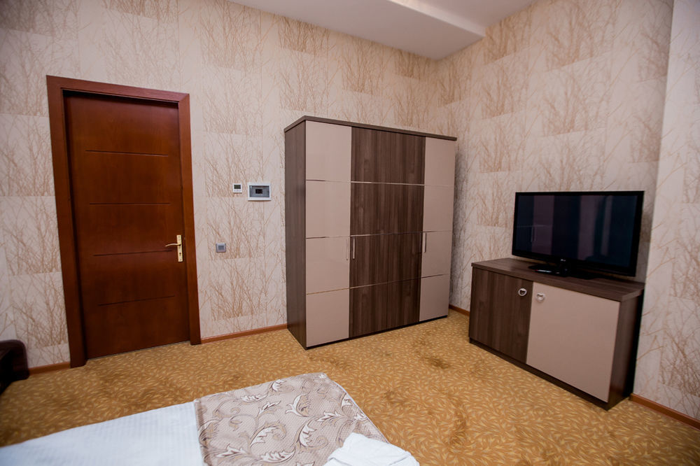 Astola Hotel Baku Exteriör bild