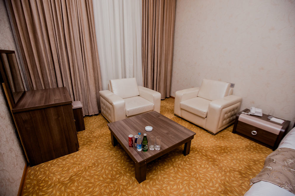 Astola Hotel Baku Exteriör bild