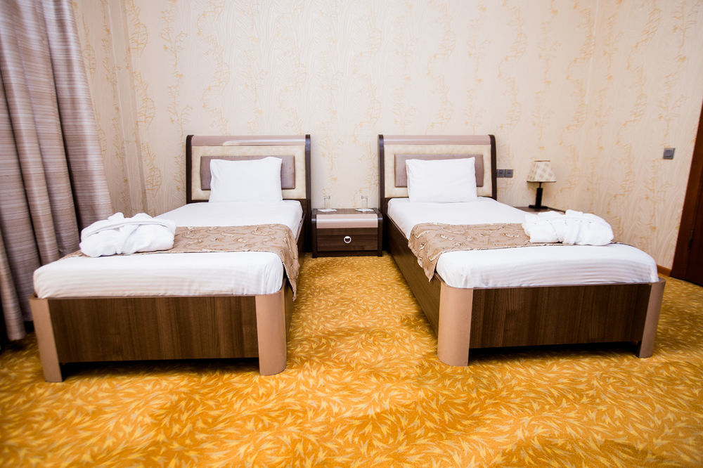 Astola Hotel Baku Exteriör bild