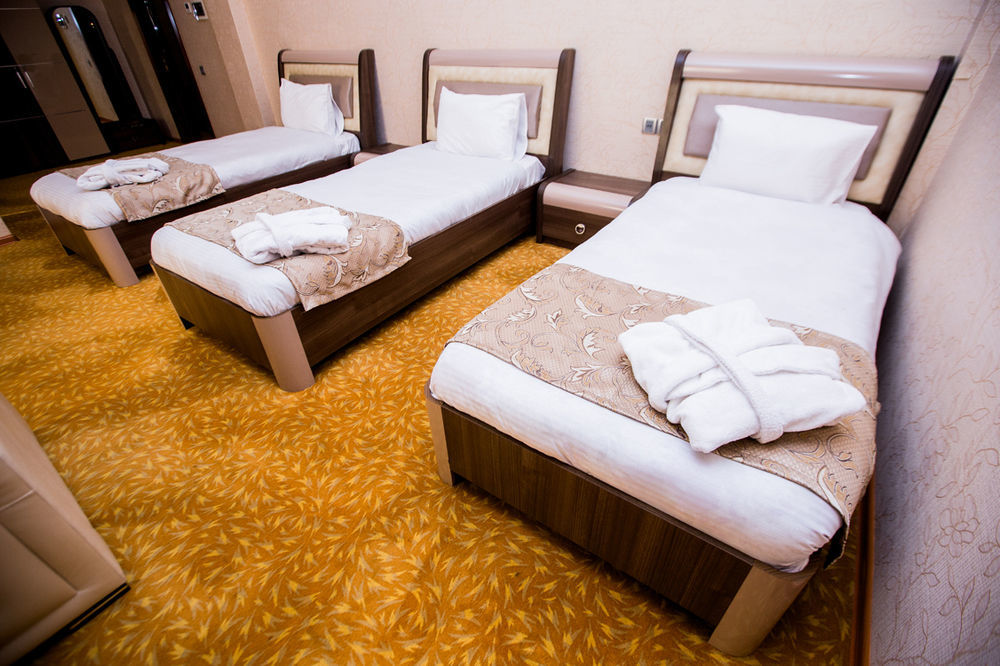 Astola Hotel Baku Exteriör bild