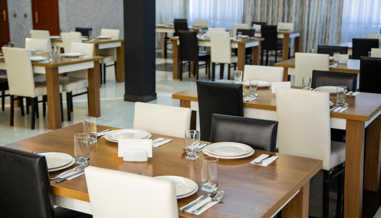 Astola Hotel Baku Exteriör bild
