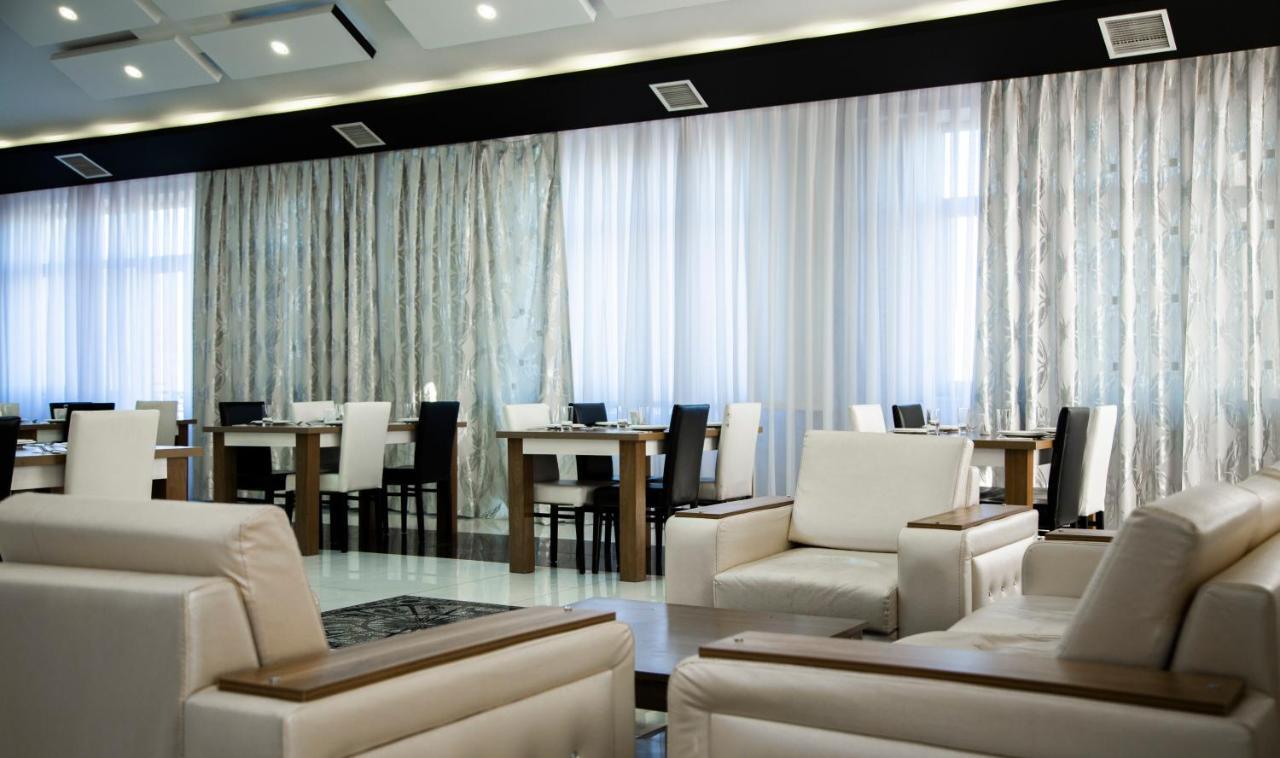 Astola Hotel Baku Exteriör bild