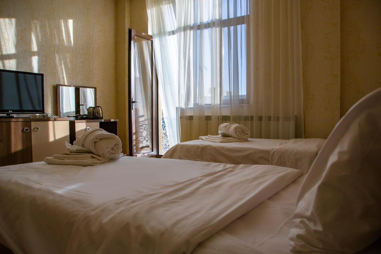 Astola Hotel Baku Exteriör bild