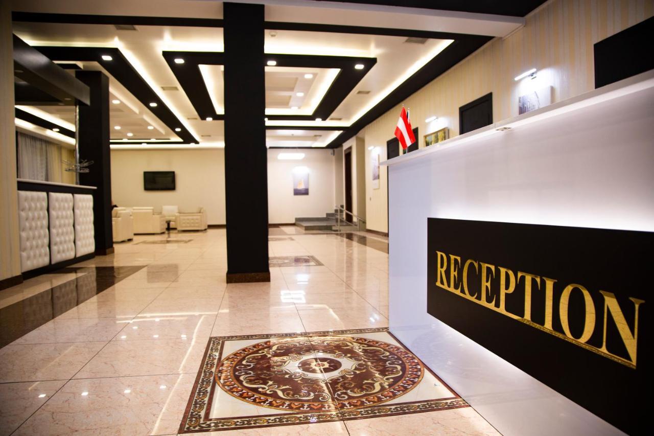 Astola Hotel Baku Exteriör bild