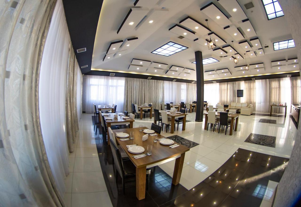 Astola Hotel Baku Exteriör bild