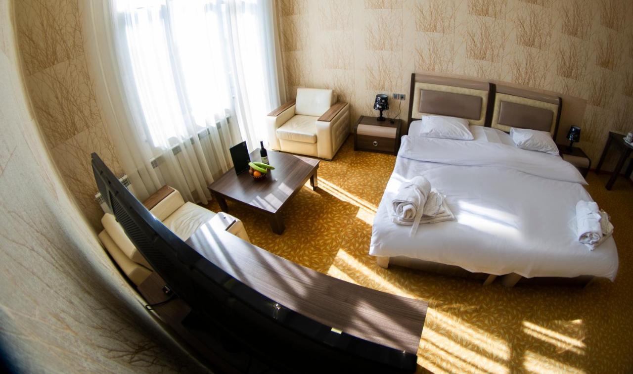 Astola Hotel Baku Exteriör bild