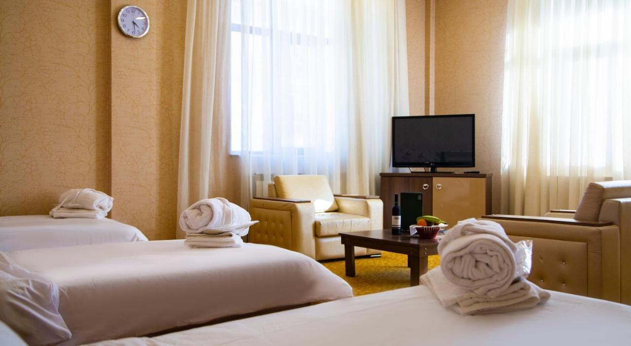 Astola Hotel Baku Exteriör bild