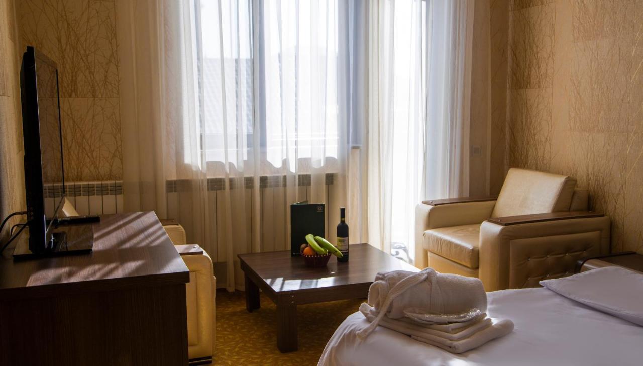 Astola Hotel Baku Exteriör bild