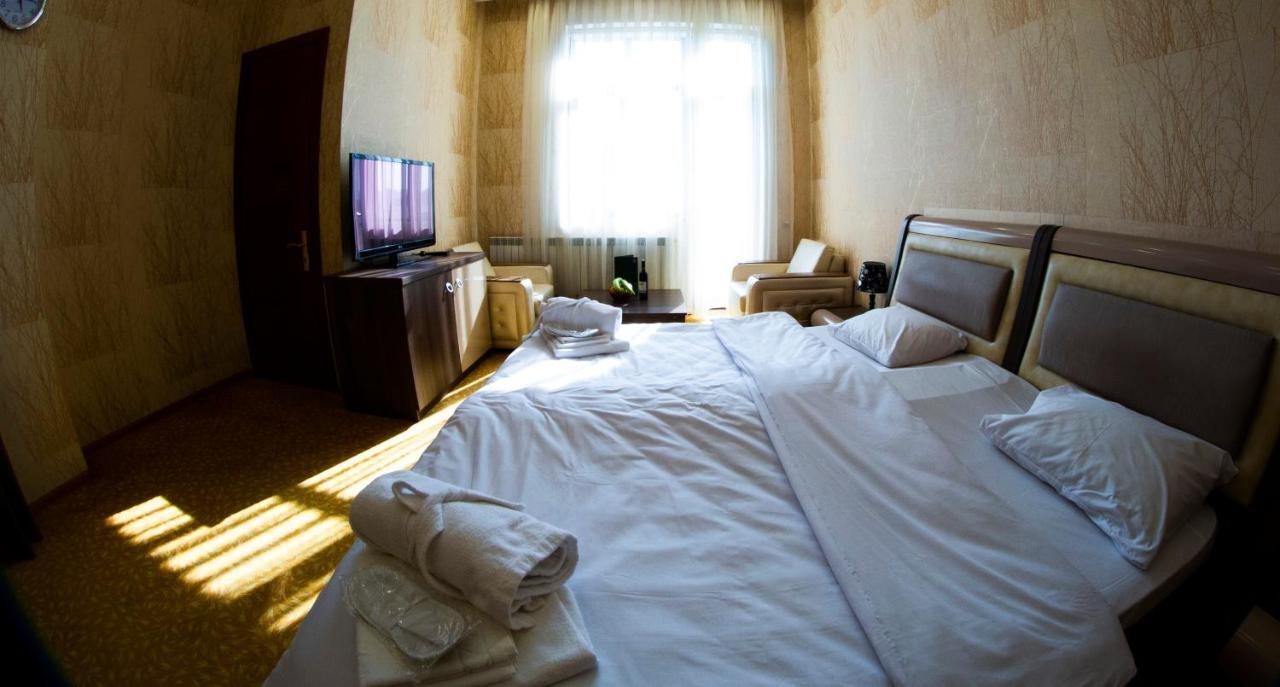 Astola Hotel Baku Exteriör bild